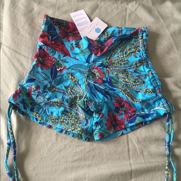 liquido yoga shorts